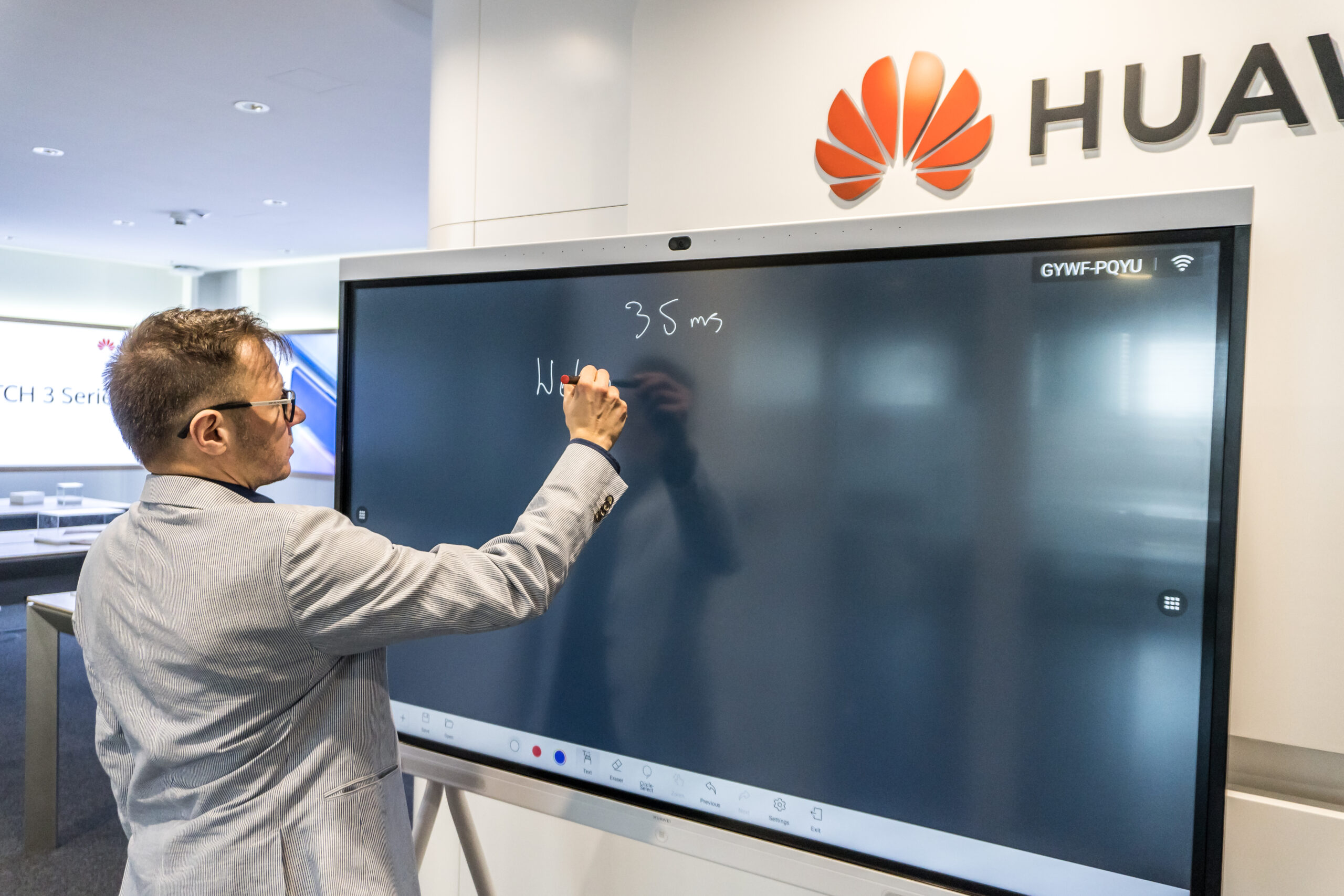 Wielkoformatowe monitory dotykowe Huawei IdeaHub