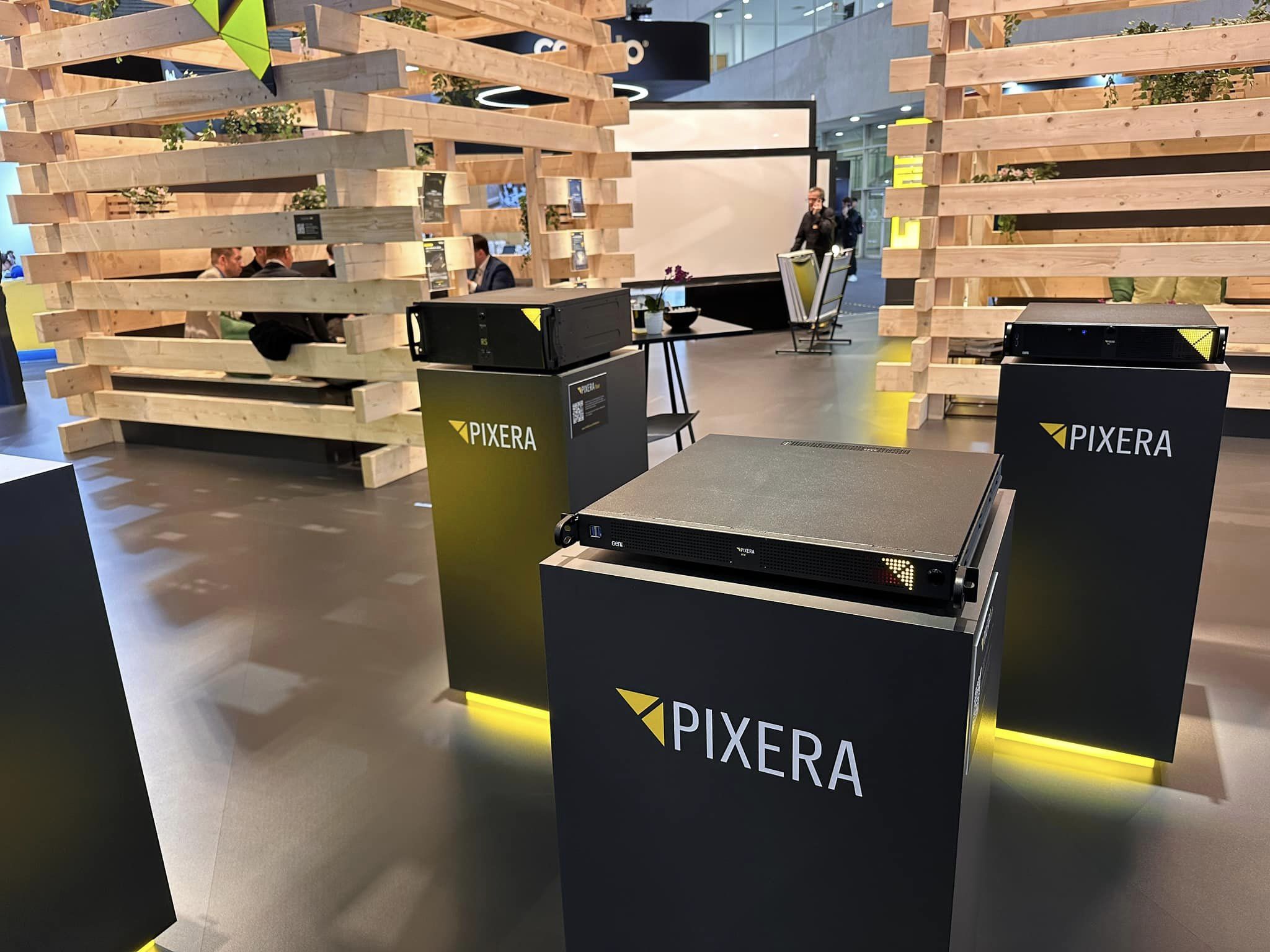 Ekrany projekcyjne i media serwery AV Stumpfl na ISE2024