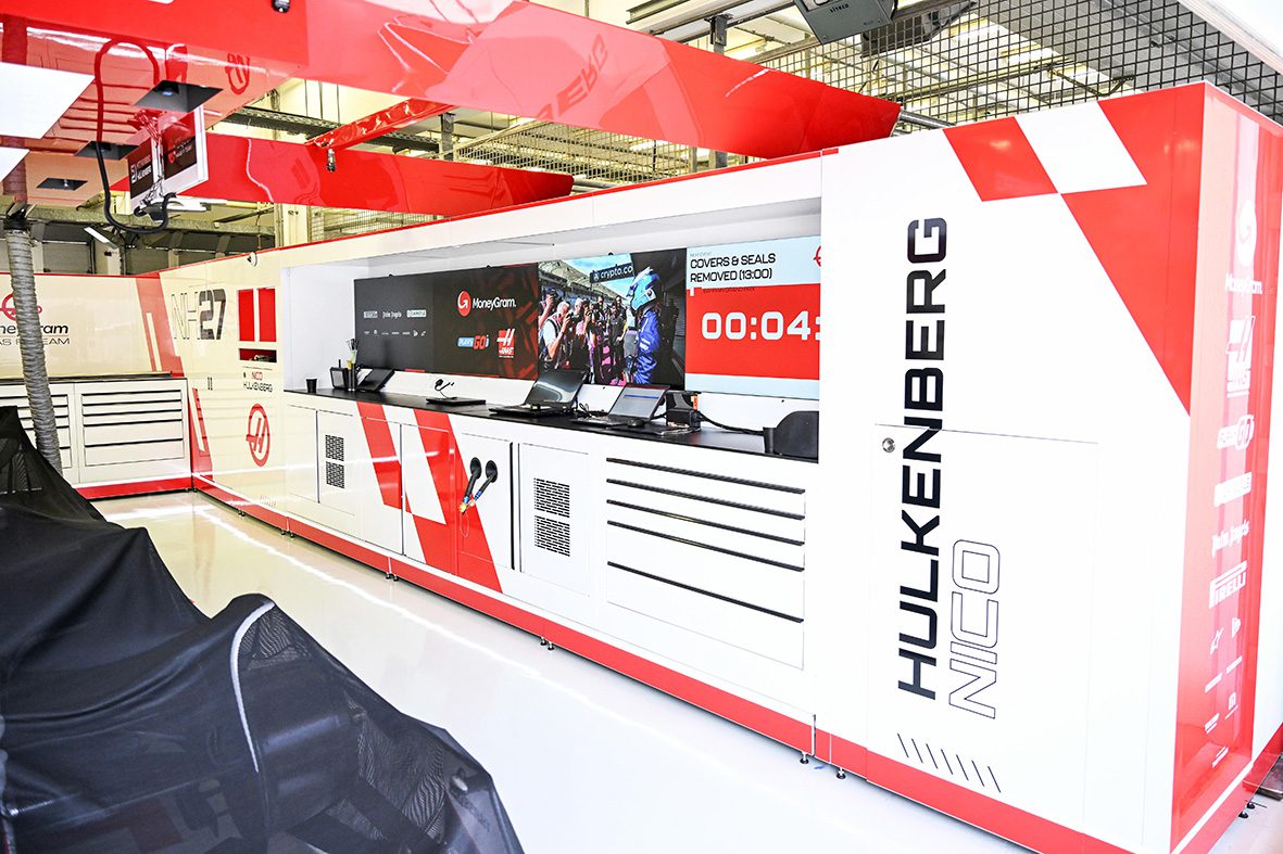 Playery BrightSign w garażach MoneyGram Haas F1 Team