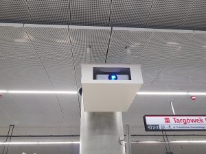 projektory Sony na stacjach warszawskiego metra